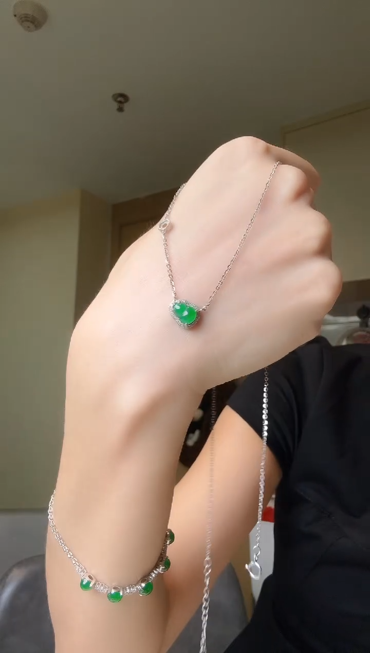 翡翠银S925镶嵌套链天然翡翠吊坠