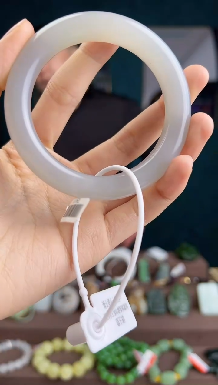 【闪购商品】和田玉手镯未镶嵌ZZ 拍一发一 多样性发货56