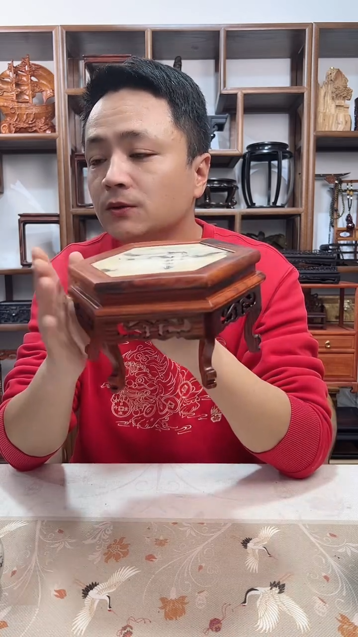 【闪购商品】微凹黄檀（南美大红酸枝）六角云石底座