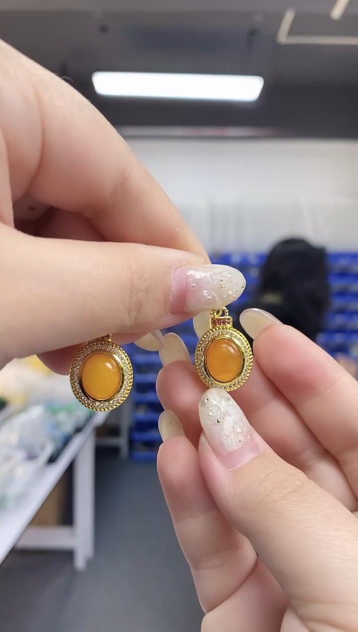 【闪购商品】蜜蜡裸石未镶嵌多样性发其一颜色微差