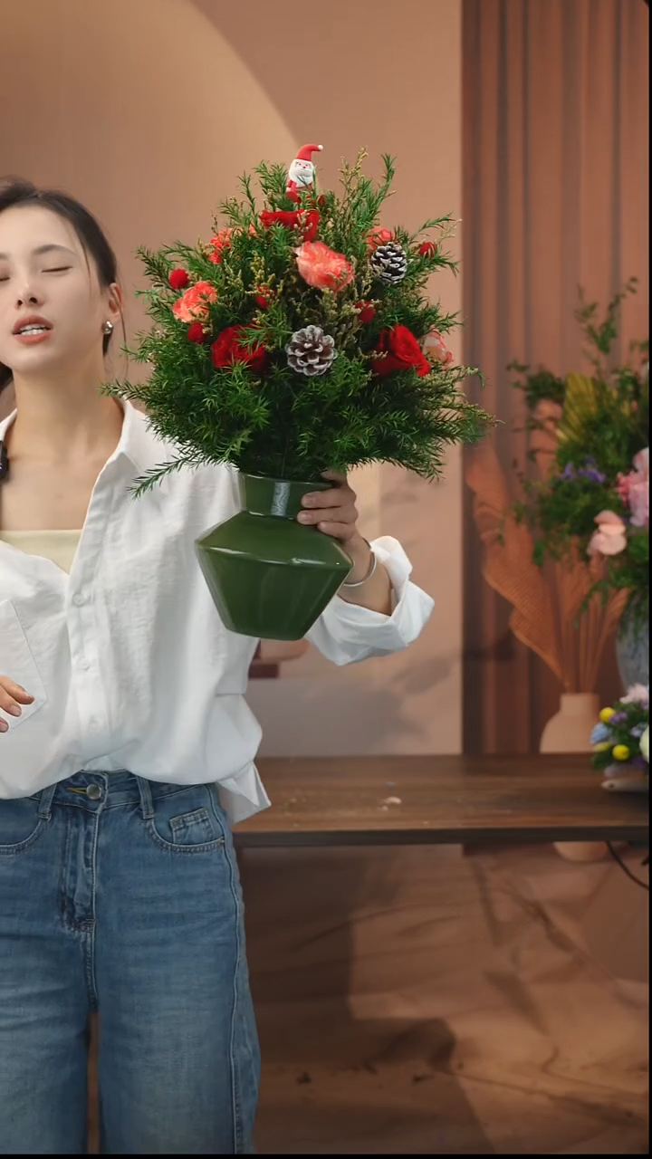 藤：            花+花瓶