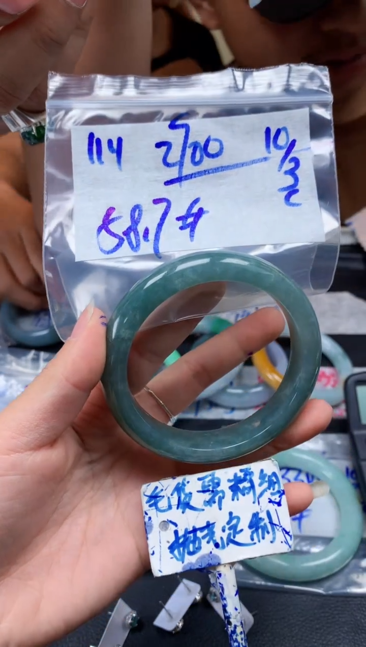 【闪购商品】定制翡翠未镶嵌114毛货需精细抛光手镯多样性拍一发一