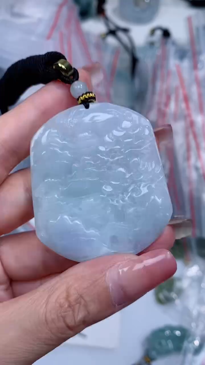 翡翠未镶嵌颈饰吊坠