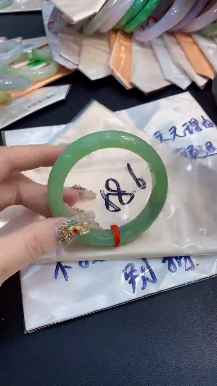 【闪购商品】翡翠手镯未镶嵌0649384379