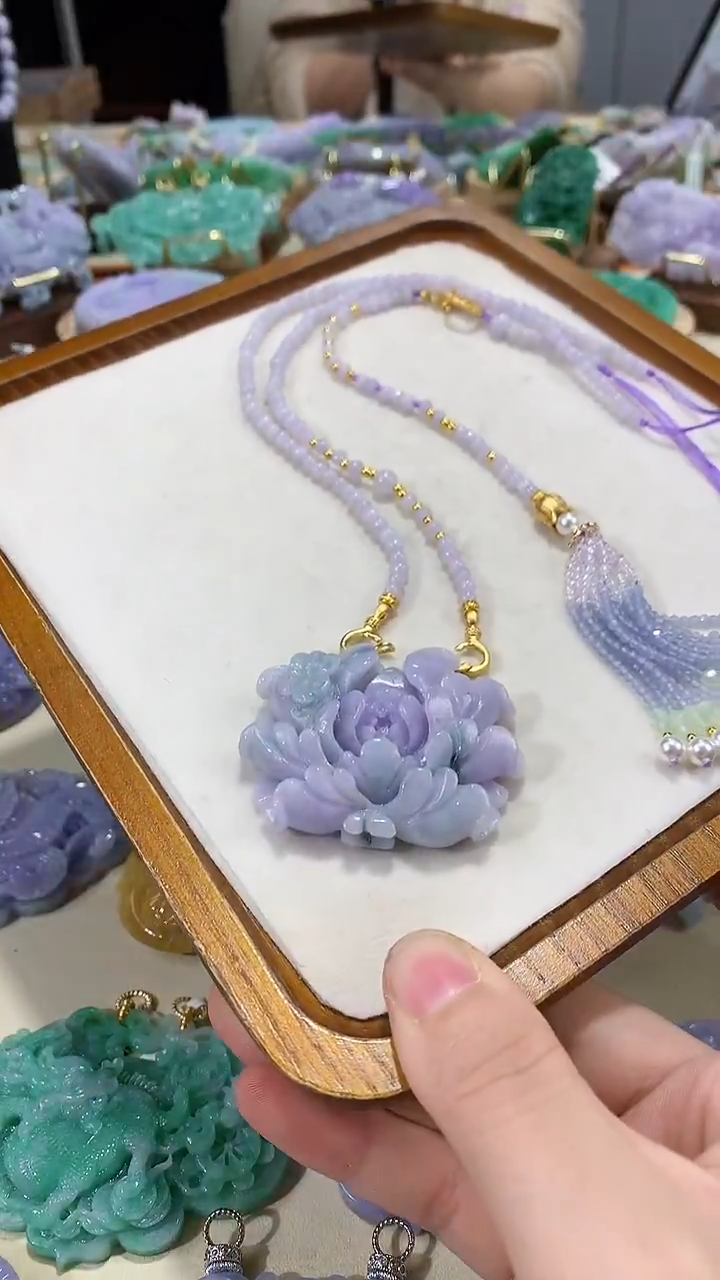 颈饰未镶嵌翡翠薄*吊坠