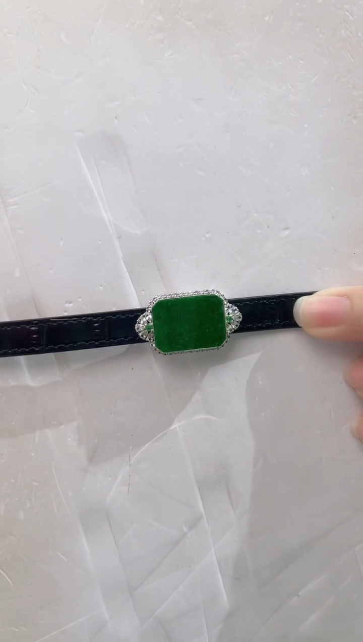 【闪购商品】翡翠颈饰18K金镶嵌手镯