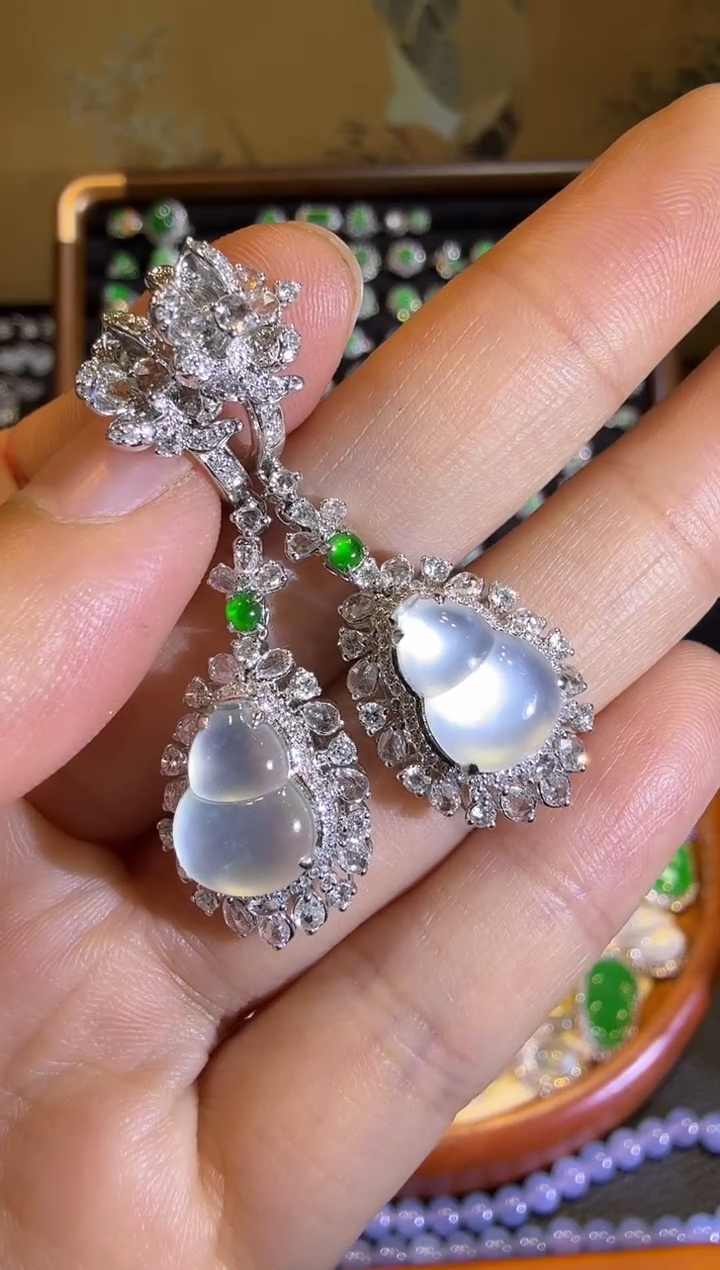 【闪购商品】翡翠耳饰18K金镶嵌玻璃种极光白葫芦耳坠