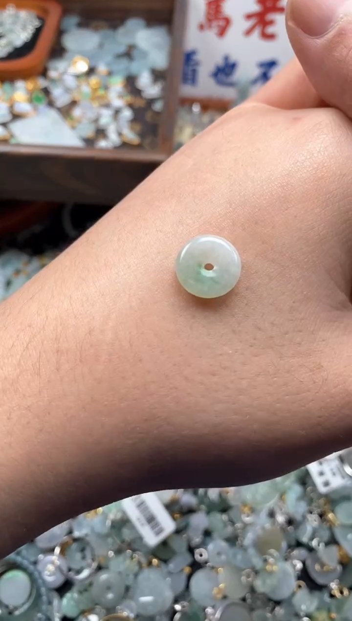 【闪购商品】翡翠颈饰未镶嵌哥哥