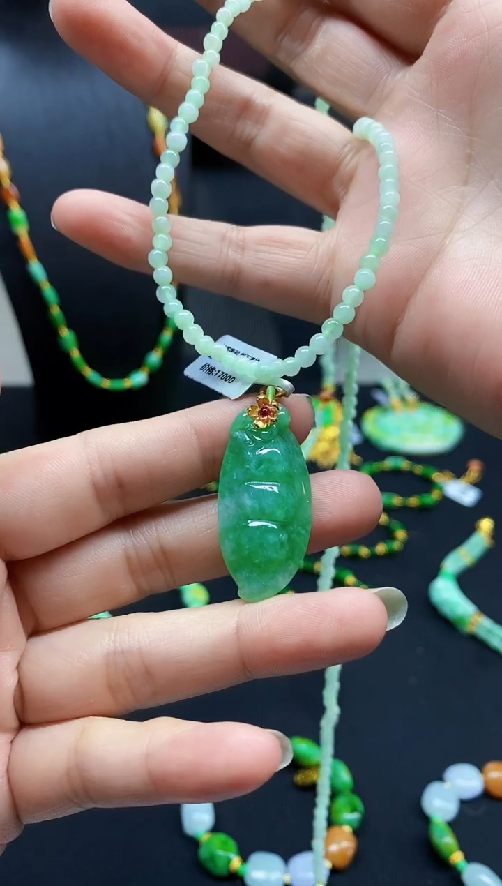颈饰未镶嵌翡翠吊坠