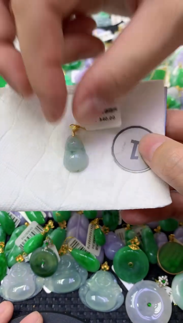 颈饰未镶嵌翡翠天然缅甸翡翠A货