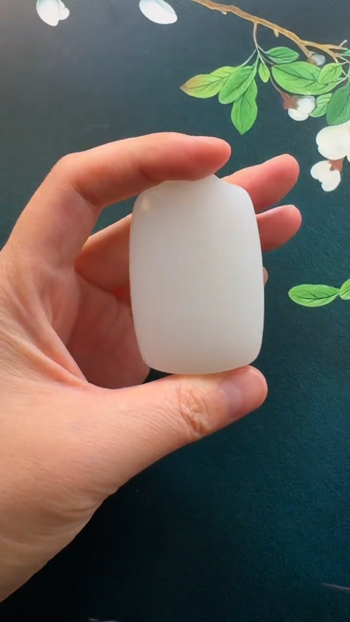 颈饰未镶嵌和田玉吊坠