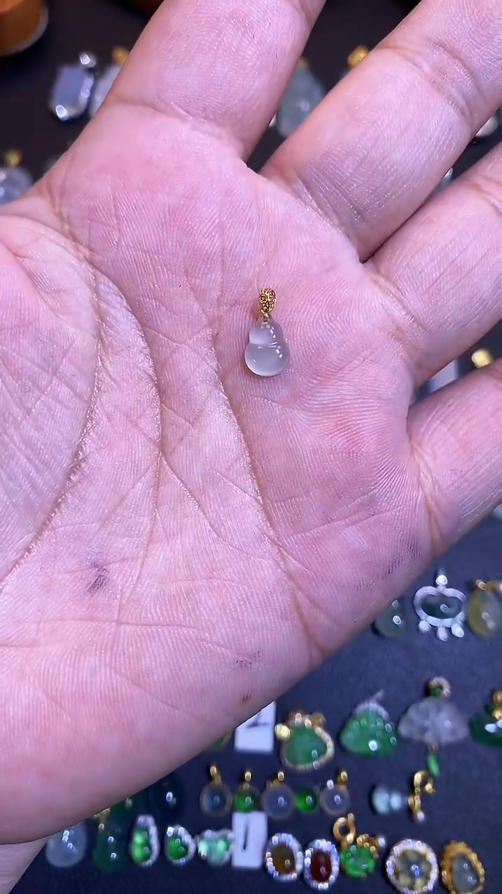 【闪购商品】翡翠吊坠(不含链)18K金镶嵌1