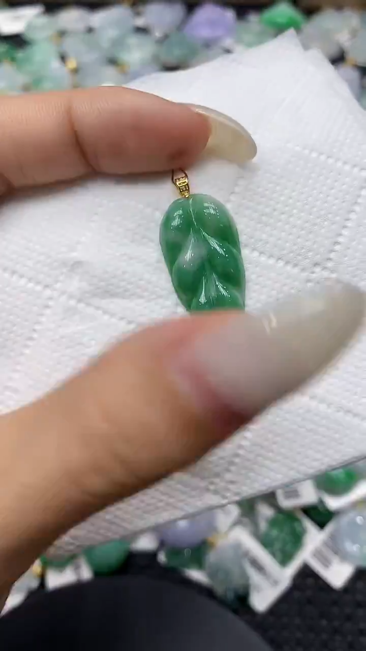 颈饰18K金镶嵌翡翠11111111111