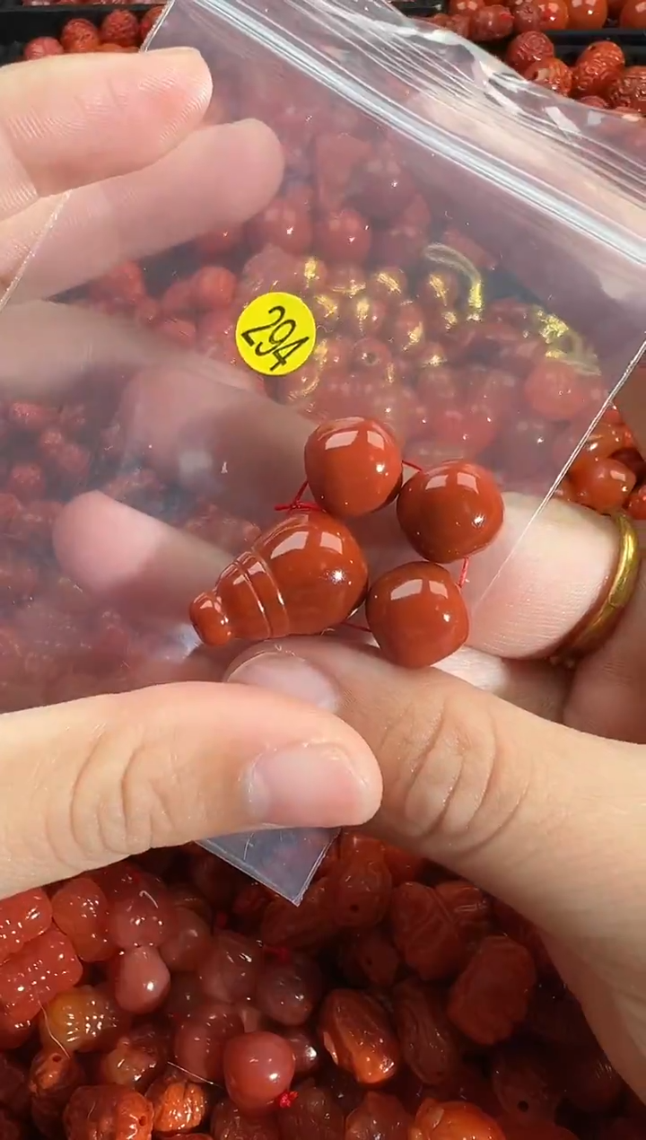 颈饰未镶嵌南红玛瑙1