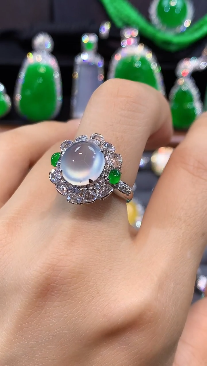 18K金镶嵌戒指翡翠戒指