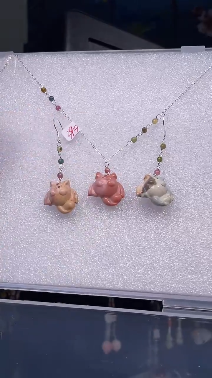 颈饰未镶嵌石英质玉（阿拉善玉）给***子 给你一下子