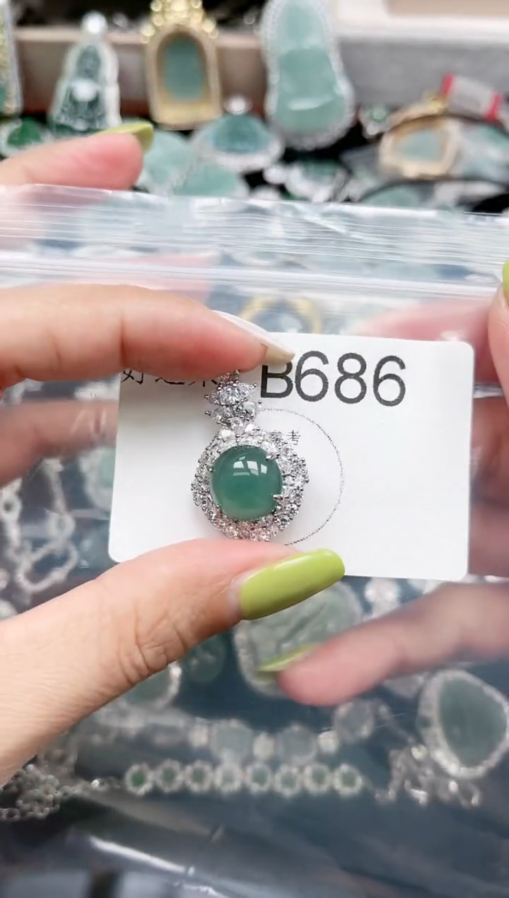 【闪购商品】翡翠颈饰未镶嵌赠皮绳686