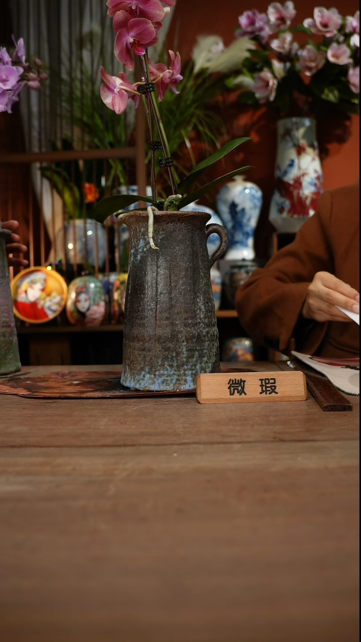 当代高温釉下彩手绘陶瓷花瓶   花色不定