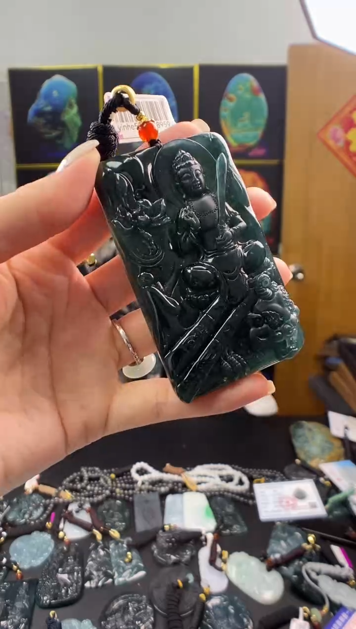 颈饰未镶嵌翡翠多样性发其一