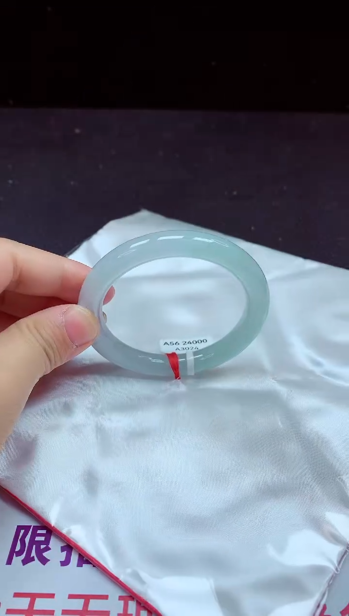 【闪购商品】翡翠手镯未镶嵌镯子56+