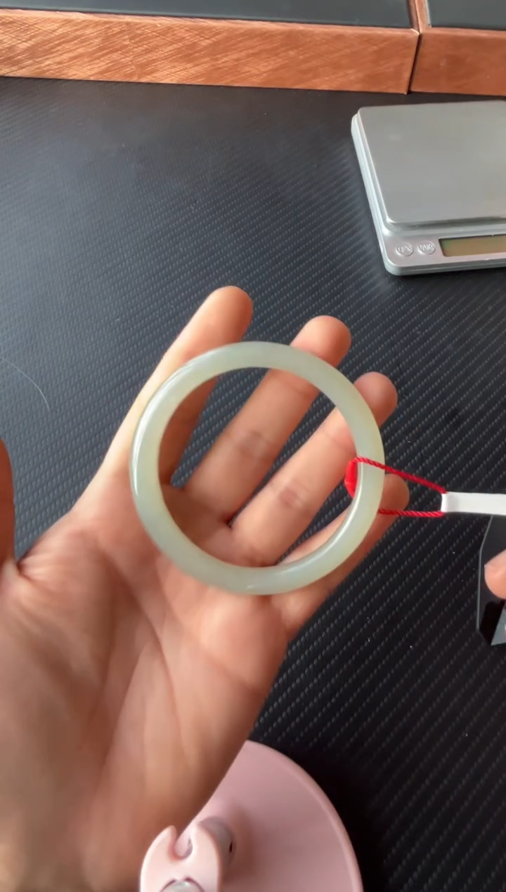 【闪购商品】和田玉手镯未镶嵌且末微色差56+