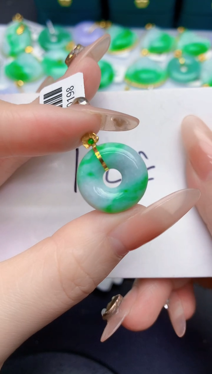 颈饰18K金镶嵌翡翠缅甸天然翡翠A货