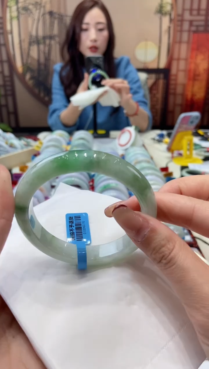 【闪购商品】翡翠手镯未镶嵌00007615
