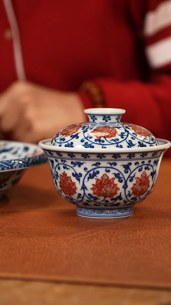 【闪购商品】杯和然釉里红缠枝莲盖碗