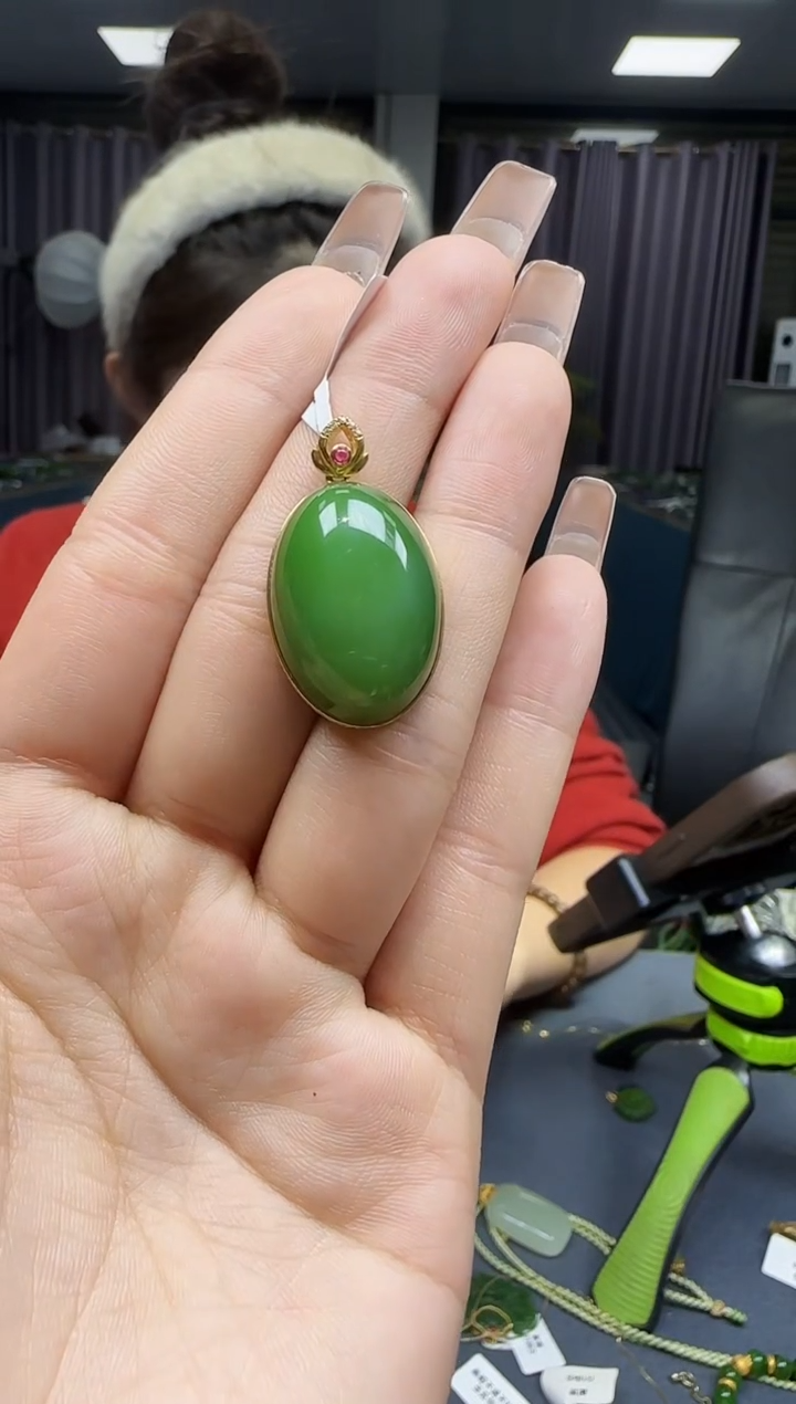 【闪购商品】和田玉挂件18K金镶嵌1