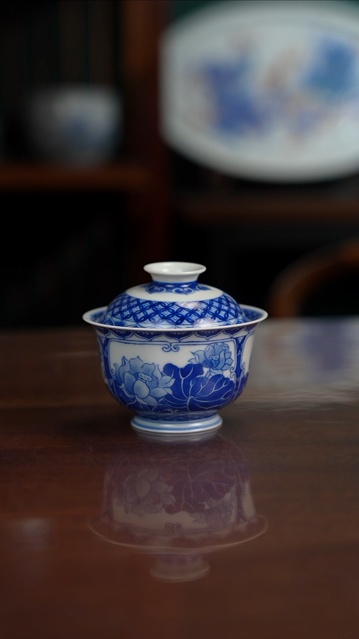 自成堂柴窑青花荷花盖碗