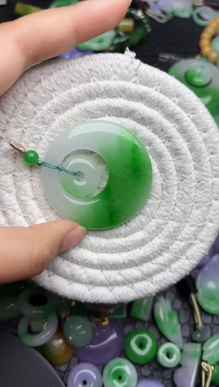 颈饰未镶嵌翡翠缅甸翡翠吊坠