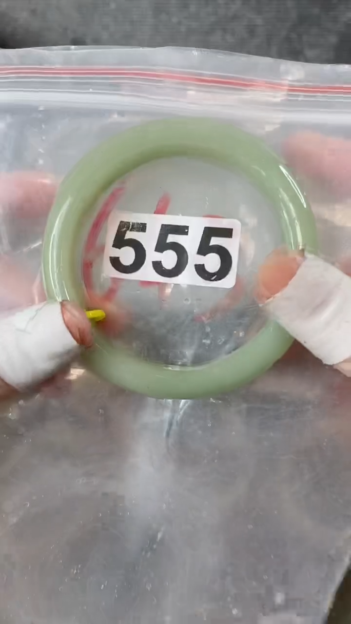 【闪购商品】石英质玉手镯未镶嵌5960+555