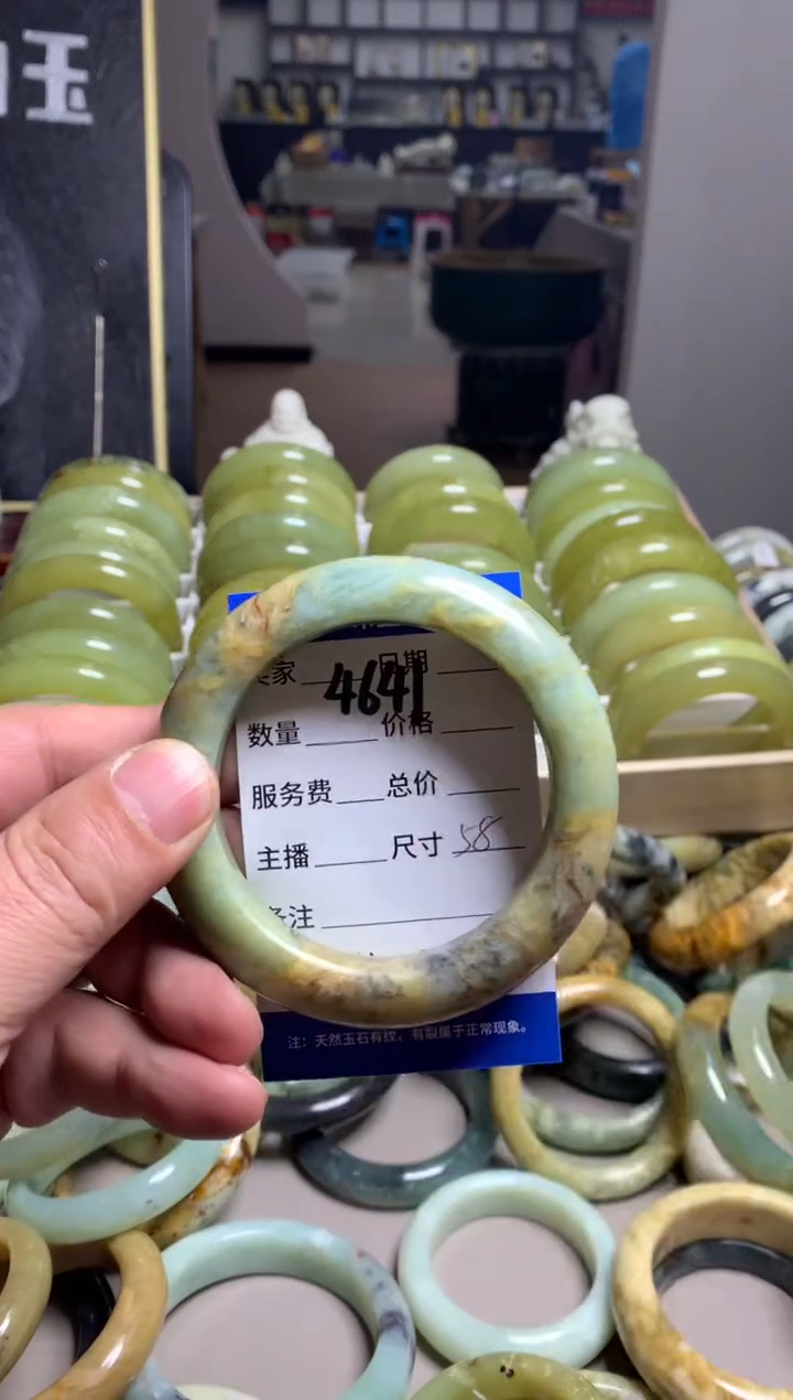 【闪购商品】蛇纹石玉手镯未镶嵌4641