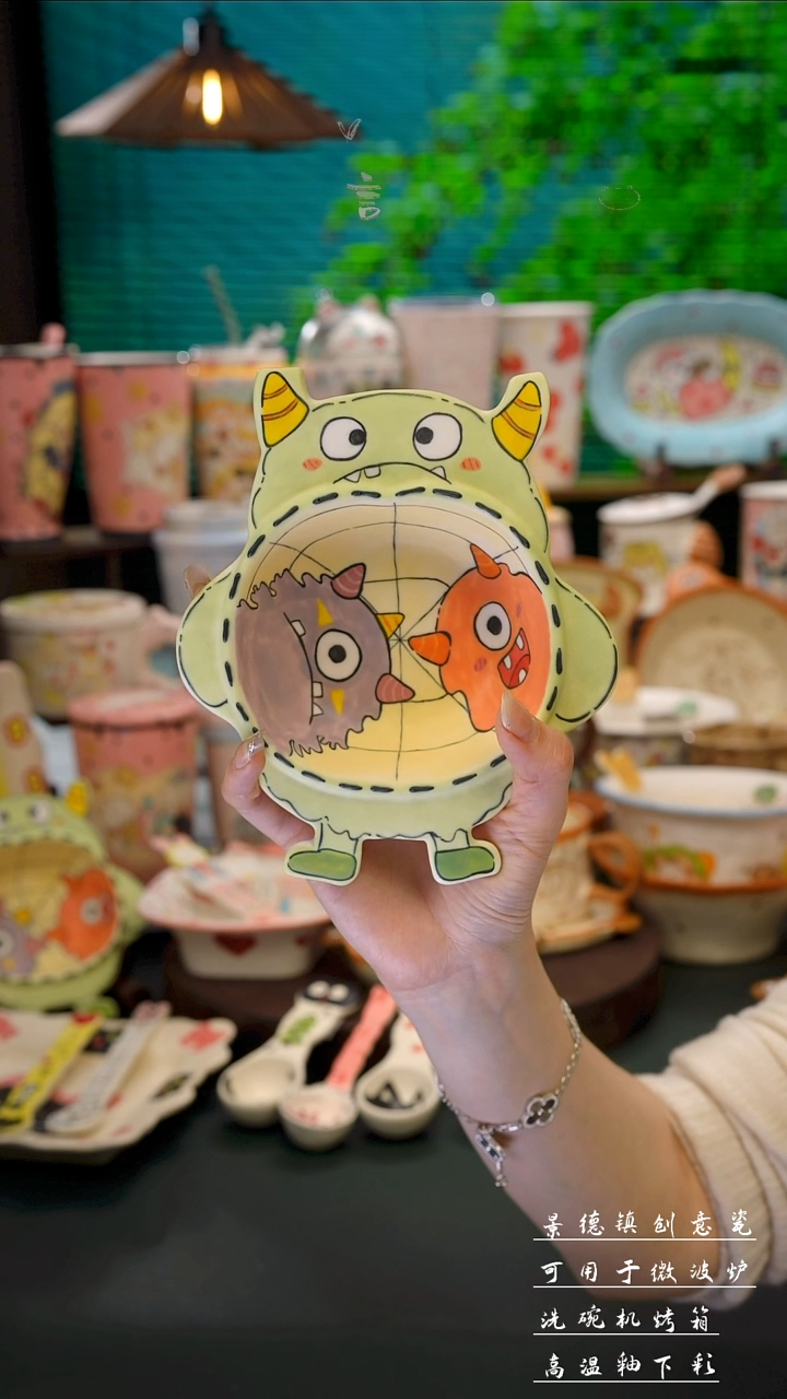 景德镇手绘怪兽碗                