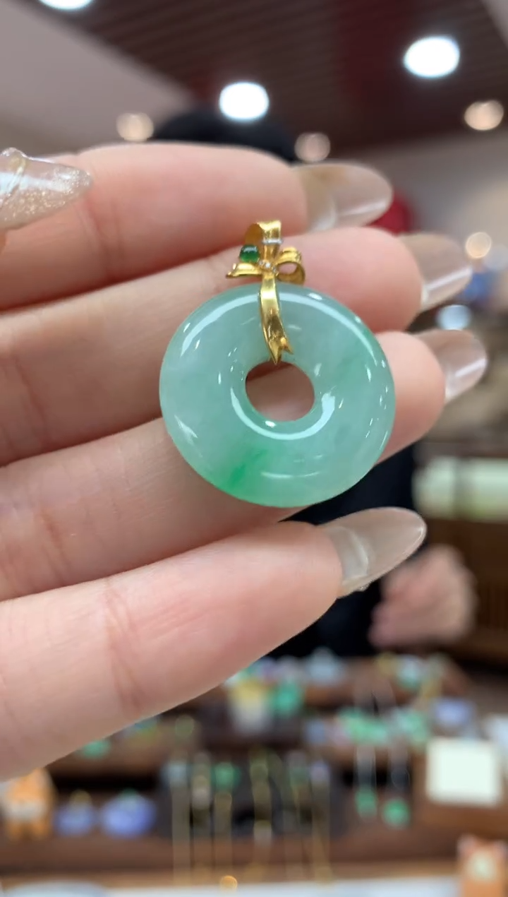 【闪购商品】翡翠吊坠(不含链)18K金镶嵌甜甜圈