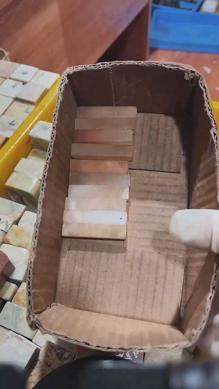 老挝石承*斋瑕疵不规则章