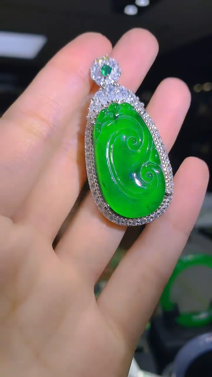 吊坠(赠链)银S925镶嵌翡翠014（多样性发其一）