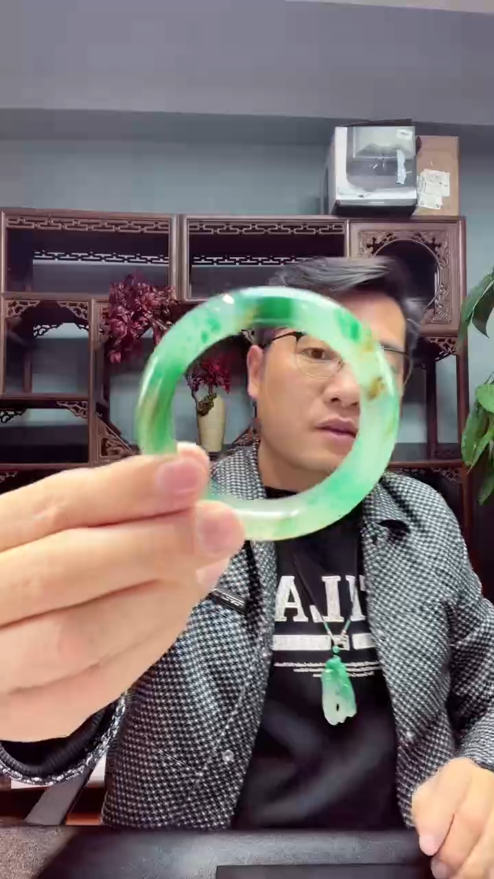 【闪购商品】石英质玉手镯合金非