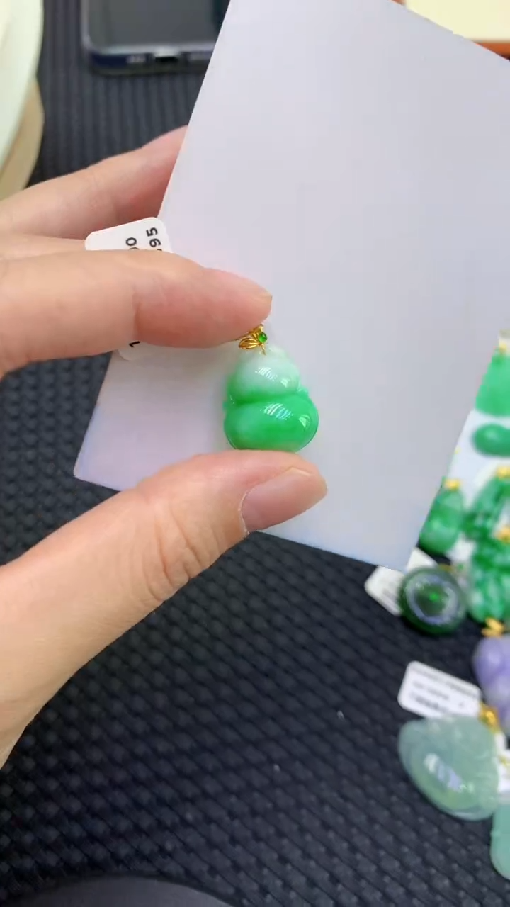 颈饰18K金镶嵌翡翠天然缅甸翡翠A货