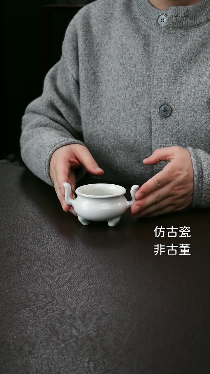 其他微瑕象牙白朝冠耳炉85