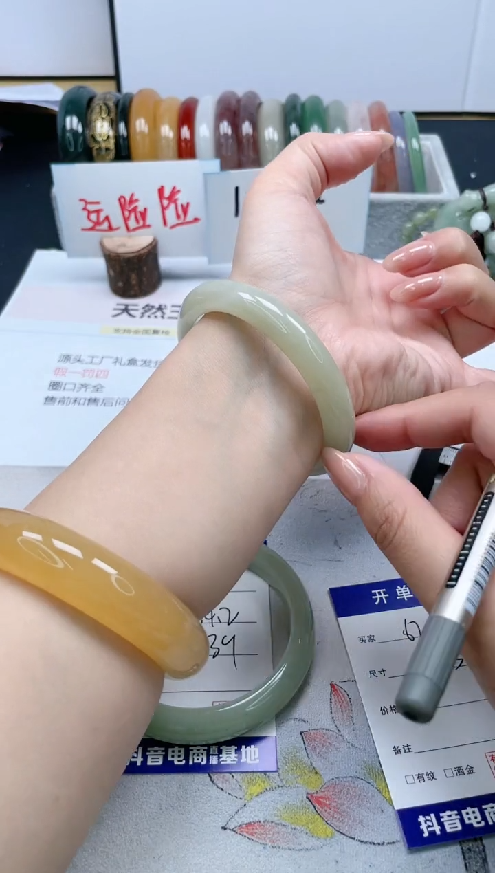 【闪购商品】石英质玉手镯未镶嵌62/58.3