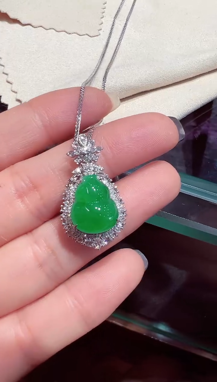 【闪购商品】翡翠吊坠(赠链)18K金镶嵌翡翠吊坠