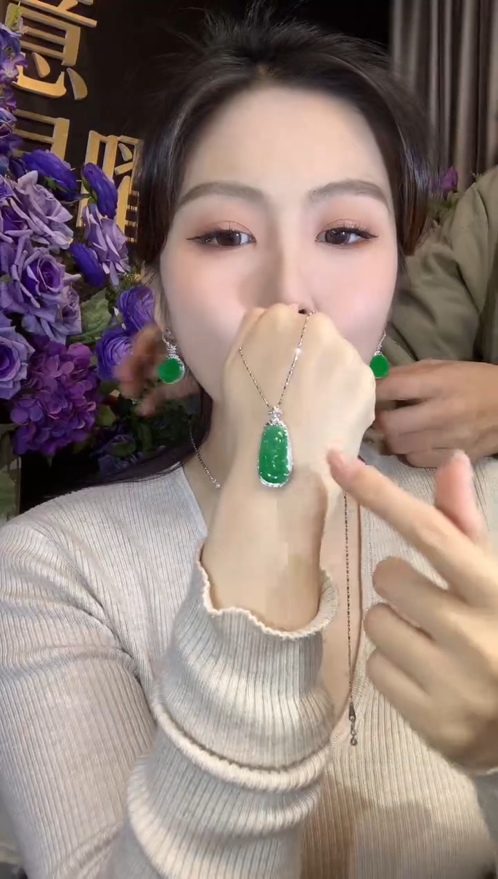 吊坠(不含链)18K金镶嵌翡翠A25翡翠