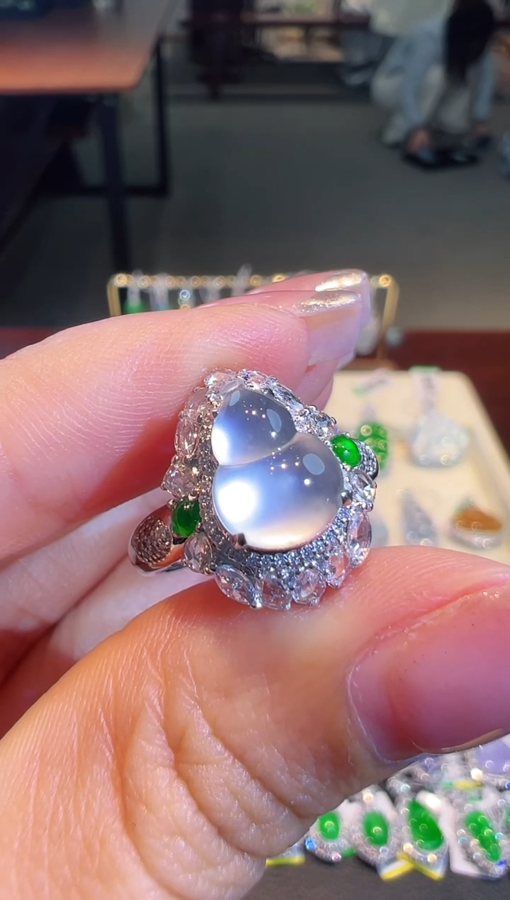 翡翠18K金镶嵌戒指翡翠