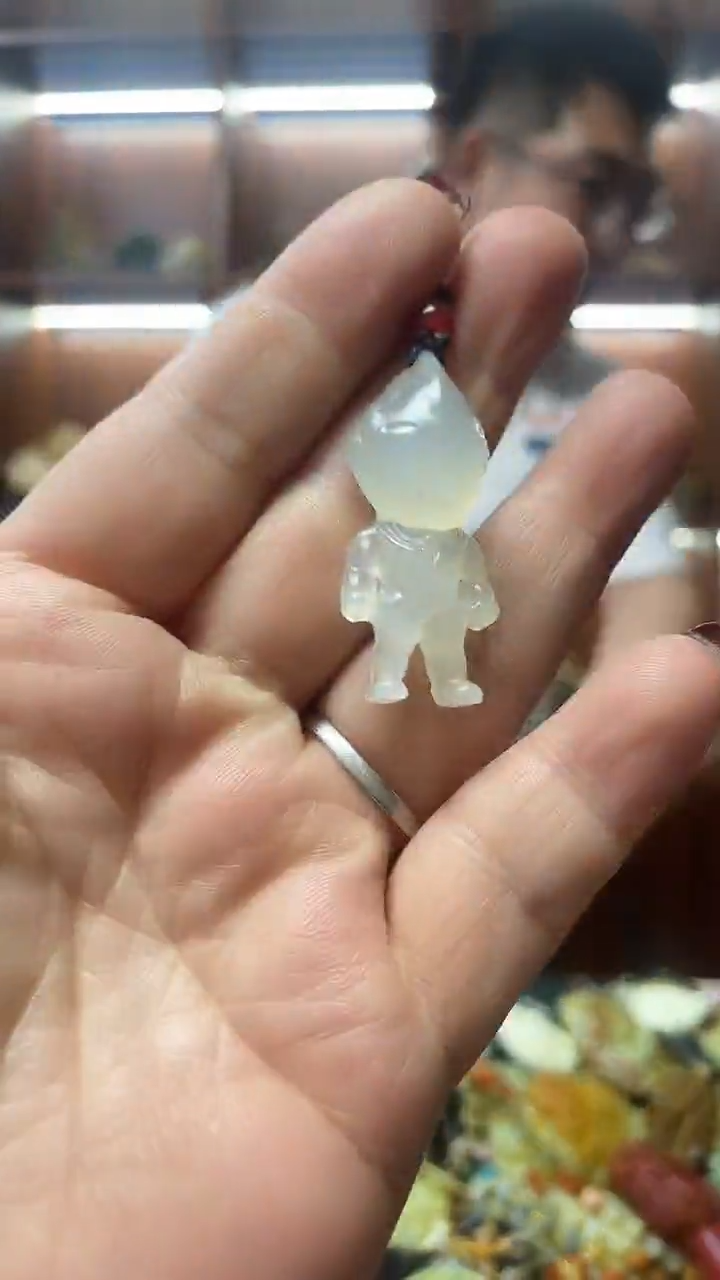 未镶嵌蛇纹石玉吊坠     