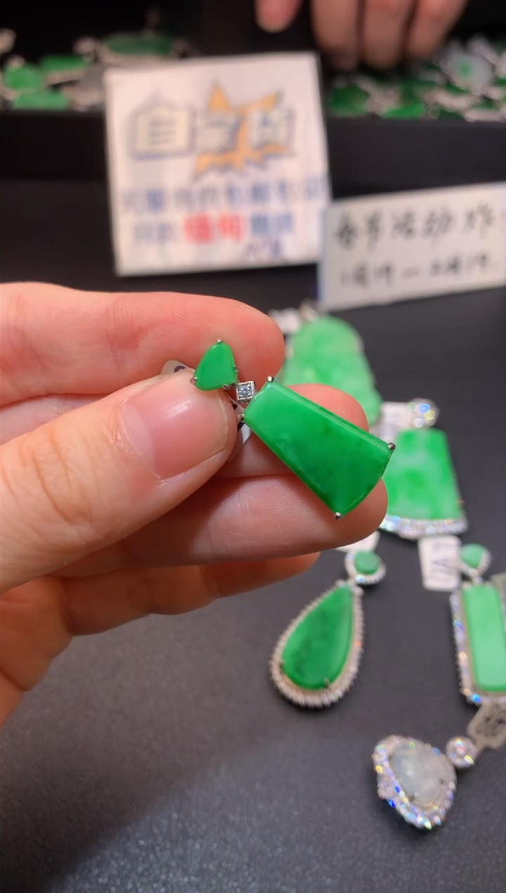 【闪购商品】翡翠颈饰银S925镶嵌翡翠