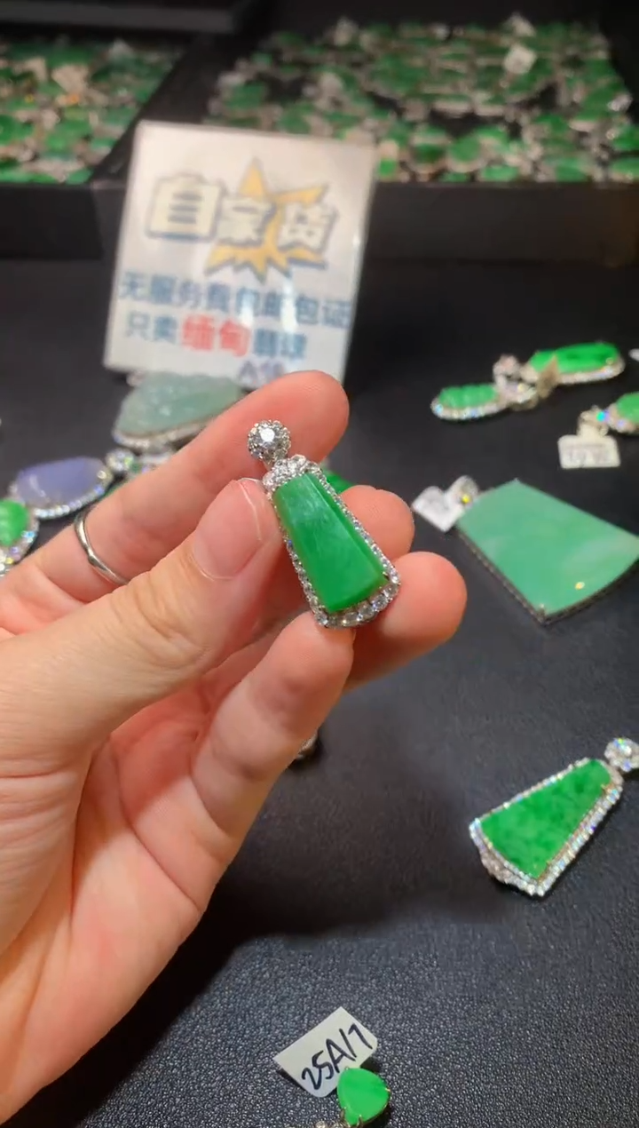 翡翠银S925镶嵌颈饰翡翠