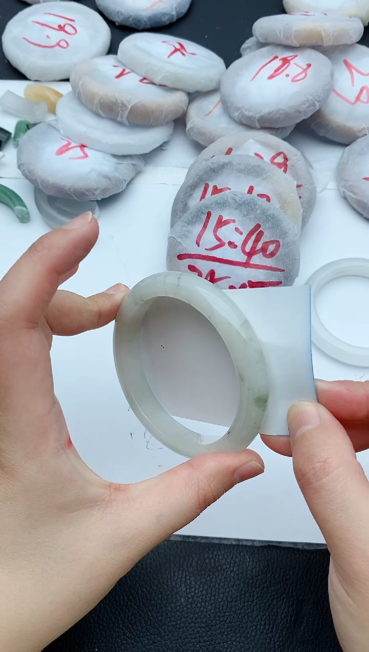 【闪购商品】石英质玉未镶嵌手镯238+58/59