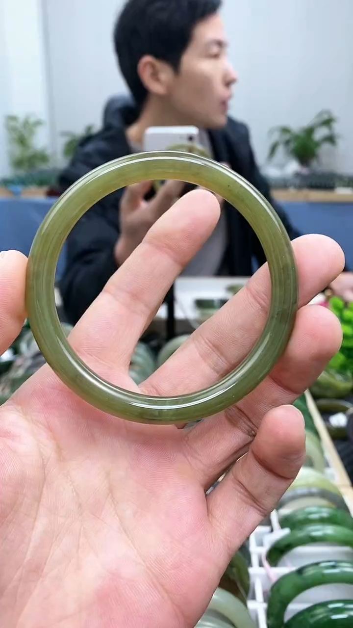 【闪购商品】和田玉手镯未镶嵌60