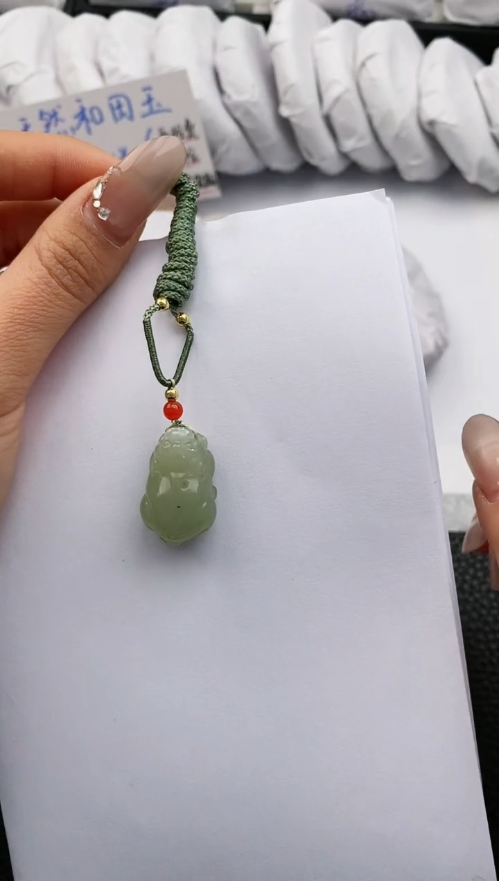【闪购商品】和田玉吊坠(赠链)未镶嵌666微色差T